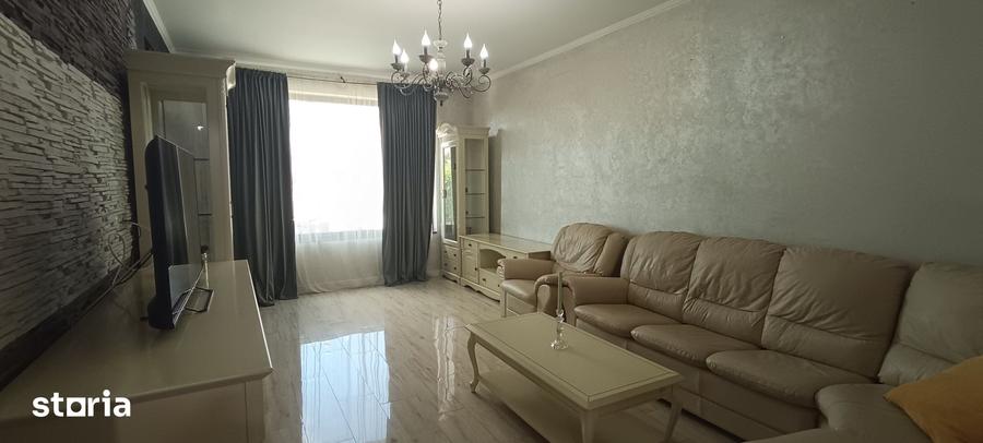Casă cu 10 camere cu Teren 1274 Mp în Calea București
