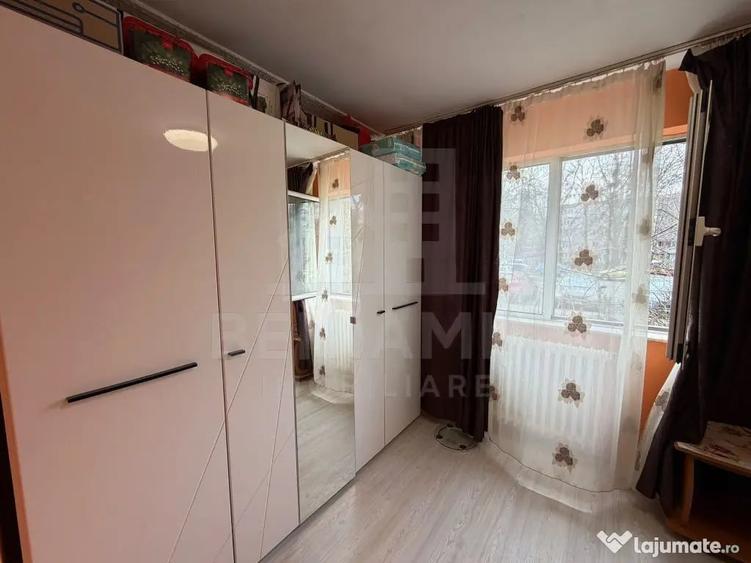 Apartament cu 2 camere semidecomandat în Craiovița Nouă