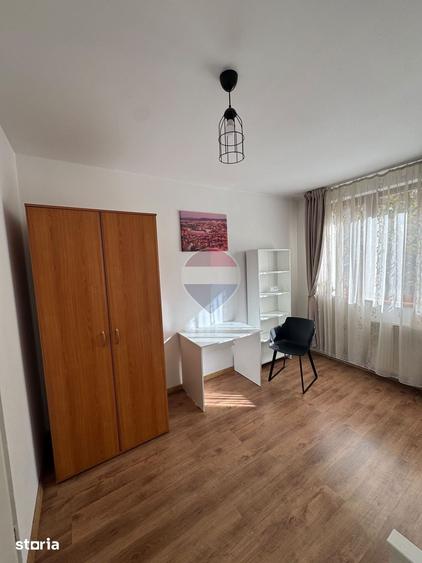 Apartament cu 3 camere decomandat în Gruia
