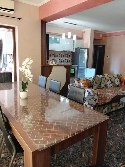 Apartament cu 3 camere în Tomis Nord