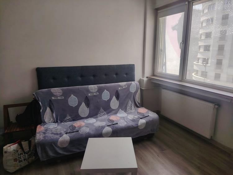 Garsonieră decomandată în Romană
