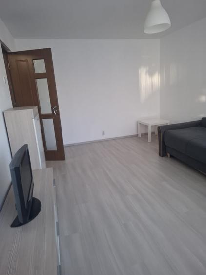 Apartament cu 3 camere decomandat, mobilat în Antiaeriană