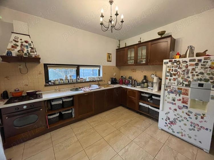 Casă cu 5 camere în Lazu