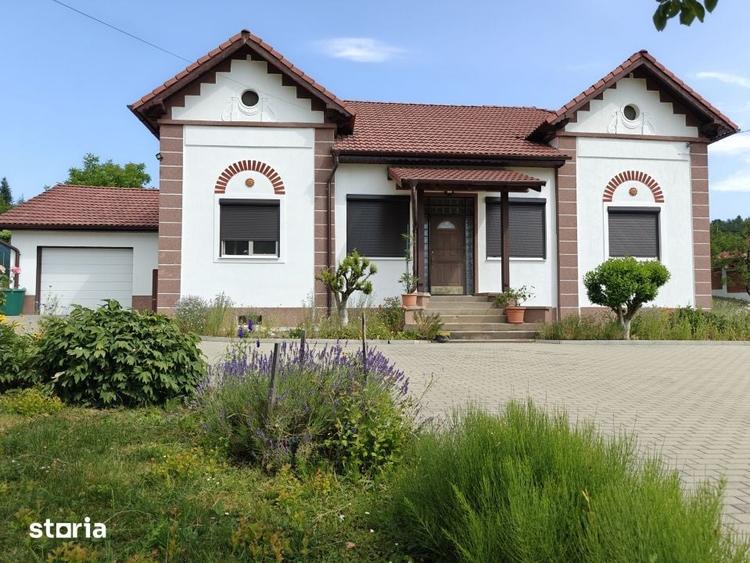 Casă cu 5 camere cu Teren 2628 Mp în Central
