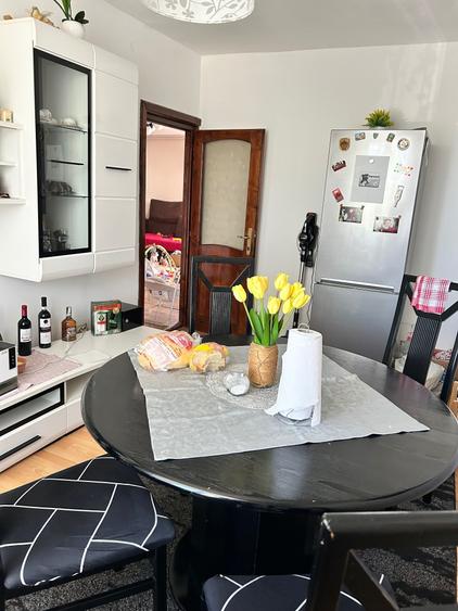 Apartament cu 4 camere decomandat în Crasna