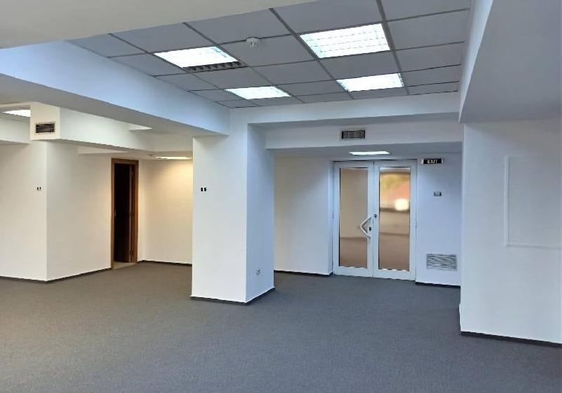 Birou, de 200 mp, în Universitate