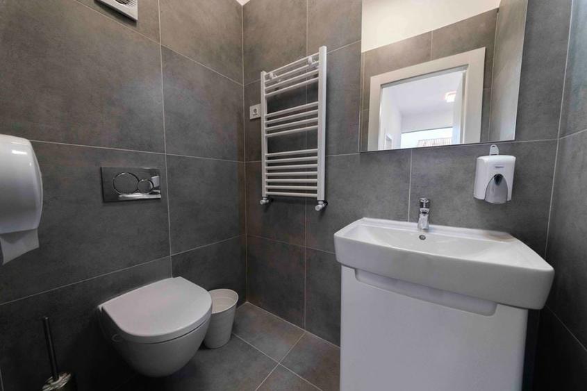 Spațiu comercial, de 574 mp, în Titan