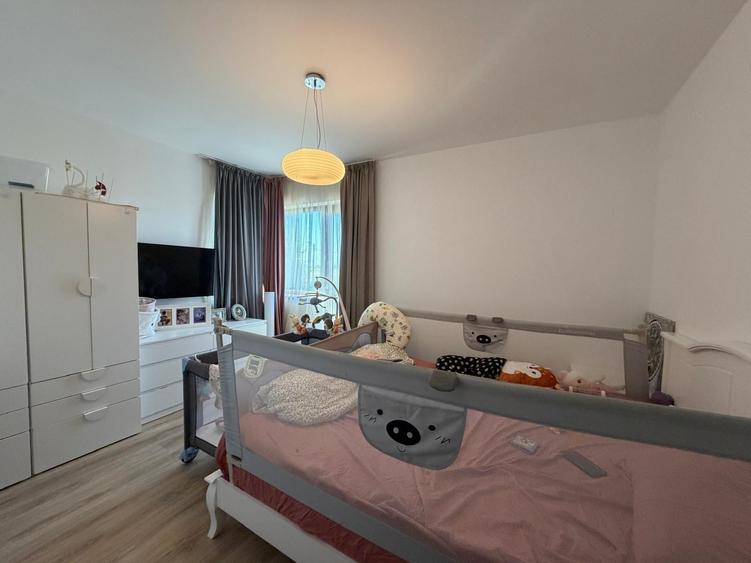 Casă individuală cu 4 camere cu Piscina în Odăi
