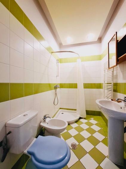 Apartament cu 3 camere decomandat, mobilat în Universitate
