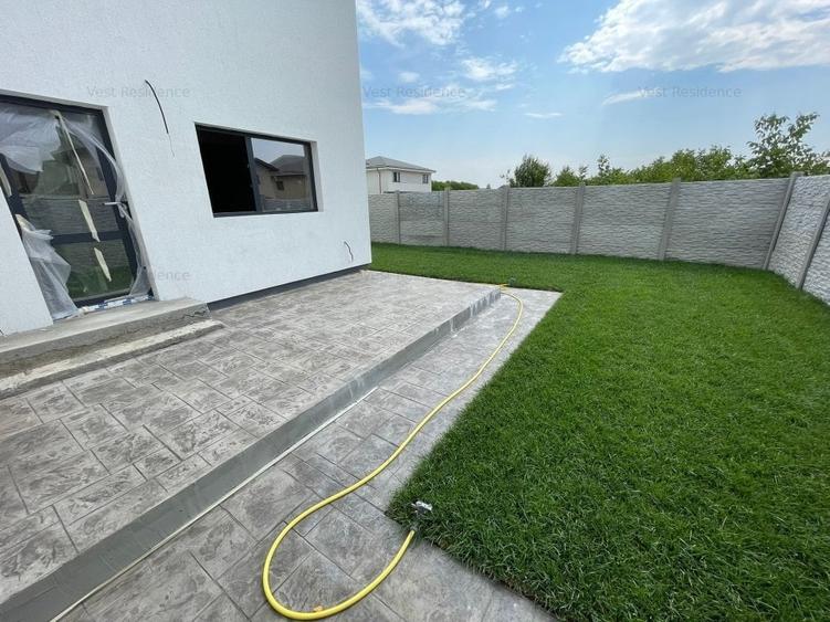 Duplex cu 4 camere si mansarda. Curte 250 mp. Comision 0 - 5