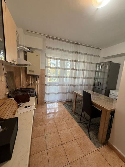 Apartament cu 3 camere decomandat în Exterior Vest