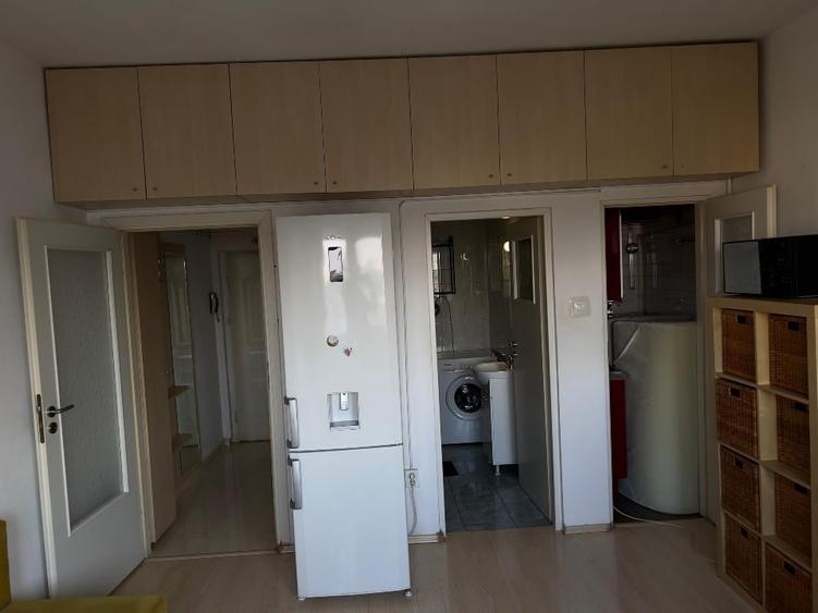 Garsonieră de inchiriat ultra-central, la 1 minut de metrou universitate - 2