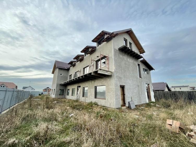 Pensiune cu piscina in constructie - 1