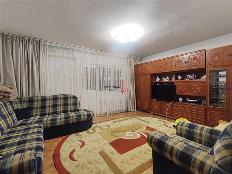 Decomandat, hol H, bloc 86, la 5 min de metrou OBOR - 16