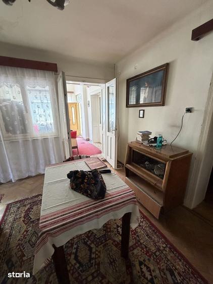 Casă cu 6 camere cu Teren 800 Mp în Central