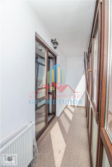 Apartament 2 camere total decomandat + parcare privata, Str. Acvilei 4 - 14
