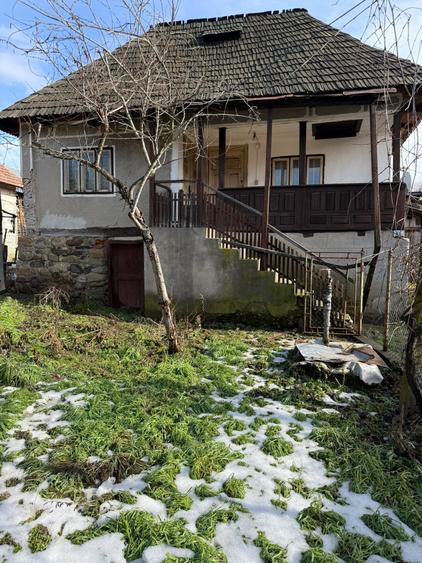 Gospodarie in Barbatesti, zonă de deal, liniște, natura - 3