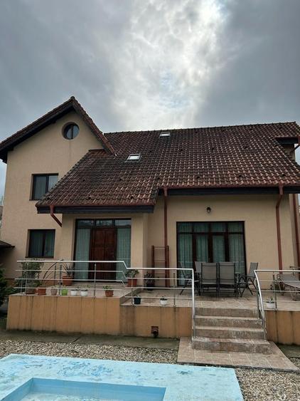 Vila superba  cu Piscina si 5000 mp teren - 4