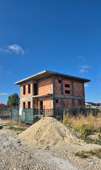 Casa la rosu cu placa de beton peste etaj Berceni, Ilfov - 4