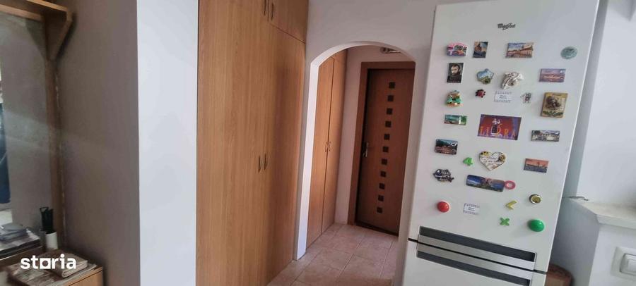 PB ,52 mp, et 3/4, Pia?a Rogerius, mobilat - 3