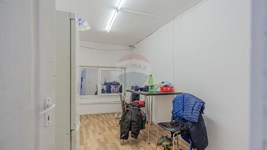 Hala + Spatiu de birouri cu destinatii multiple : Teren 1116 mp - 6