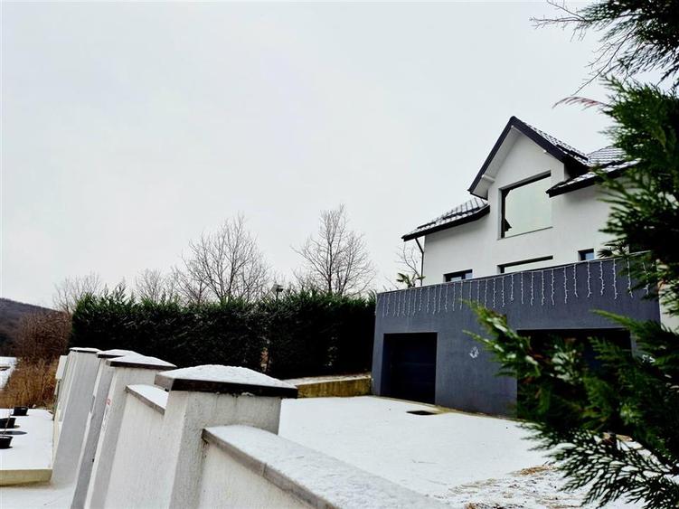 Casa de vanzare cu priveliste frumoasa - 1