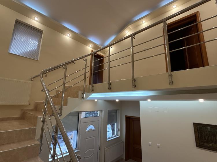 Casă individuală cu 7 camere cu Canalizare în Voluntari