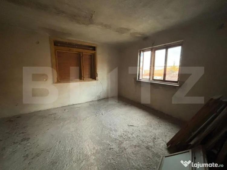 Casa cu anexe si gradina. - 1