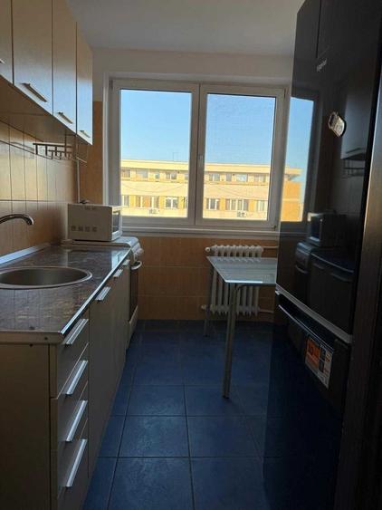 Apartament cu 3 camere semidecomandat, mobilat în Iancului