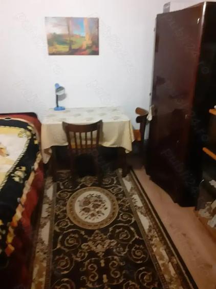 Inchiriez o camera mobilata la casa - 5