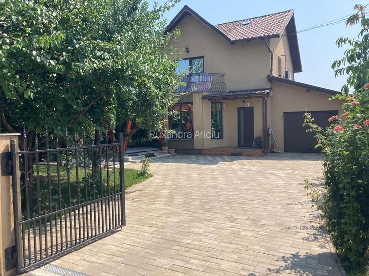 Casă individuală cu 5 camere în Stoenești