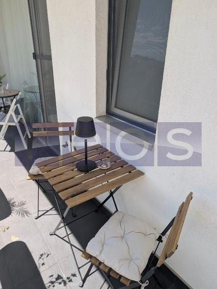 Apartament cu 3 camere semidecomandat, mobilat în P-ța Victoriei