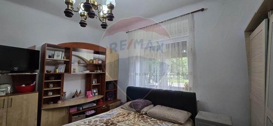 Casă / Vilă de vanzare cu 3 camere central Chisineu Cris - 4