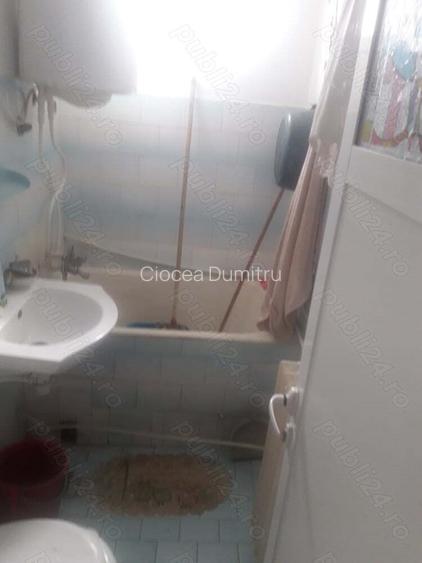 Apartament cu doua camere decomandat.