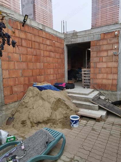 Vand 2 case una locuibila de 74 mp plus casa in constructie cu parterul si placa turnata - 4