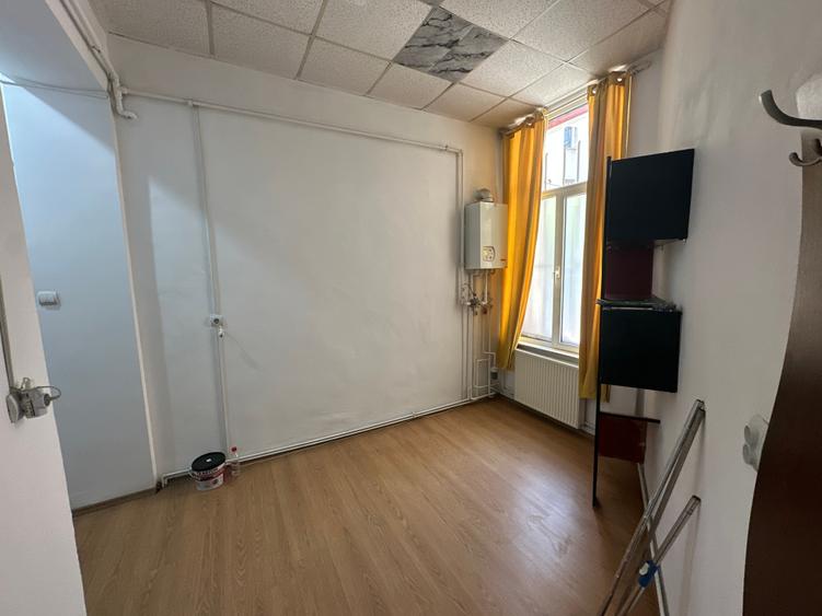 Apartament de 4 camere pe Bd. Regina Elisabeta/4-Rooms on Regina Elisabeta Bvd. - 9