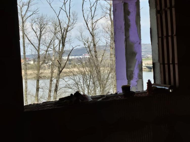 se vinde casa 80% finalizata langa lac Dumbrava - Iasi sau se contracteaza si se - 2