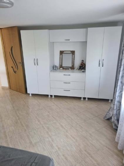 Casa spatioasa 250 mp2 utili + teren 1082 mp2 - 7