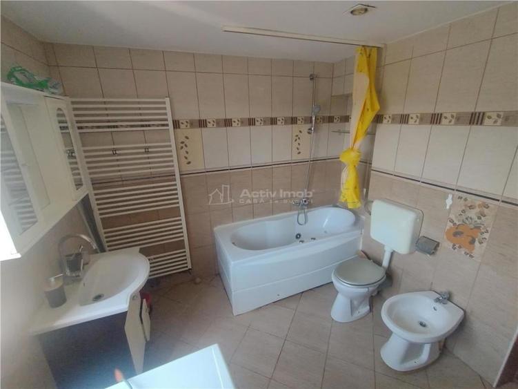 Apartament cu 2 camere nedecomandat, mobilat în Oravița