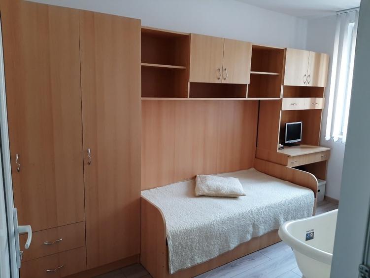 Vând apartament cu 3 camere situat în orașul Cugir - 3