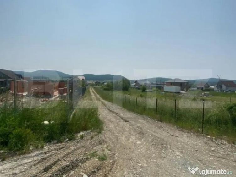 Teren intravilan 900 mp Zona lini?tita Valea Rusului, - 2