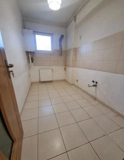 Vand garsoniera nemobilata cu centrala in bloc nou - 2