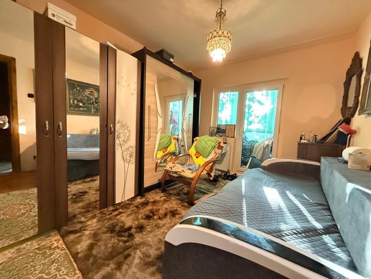 Apartament spatios, 3 camere, 2 bai, 2 balcoane, mobilat, etaj 1 - Zona Soarelui - 1