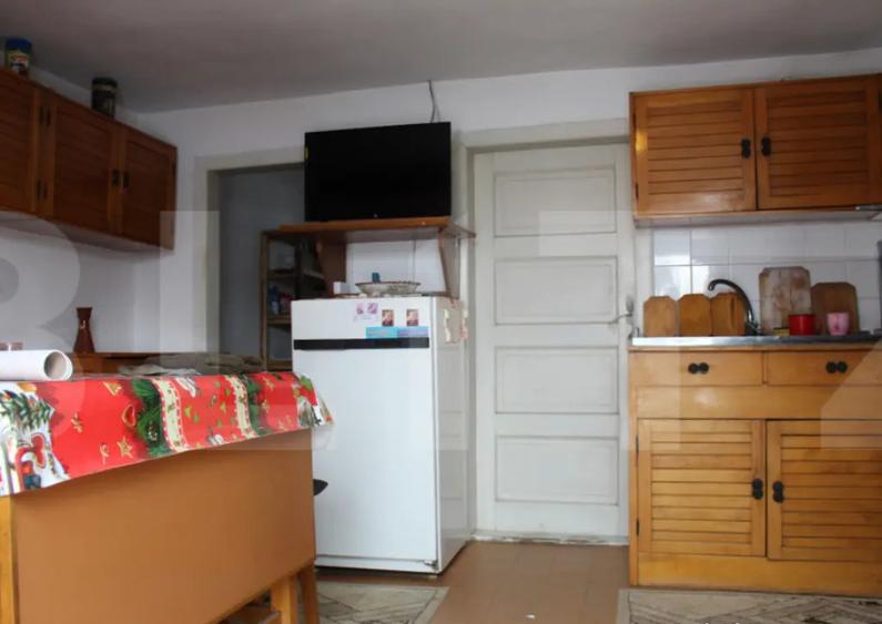 Casa solida cu teren in Boro?neu Mic lini?te si nat - 1