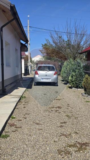 Casa / Vila cu 4 camere de vanzare - 1