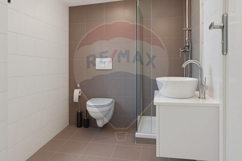 Casă individuală cu 6 camere cu Teren 572 Mp în Central