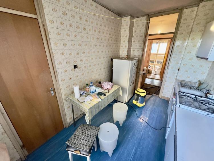 Apartament cu 3 camere decomandat în Uverturii