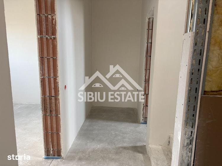 Casă cu 5 camere cu Teren 306 Mp în Central