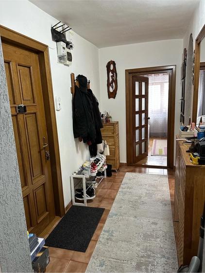 Vand apartament cu 2 camere, decomandat, la etajul 1, 52mp + 8 mp balcon - 5