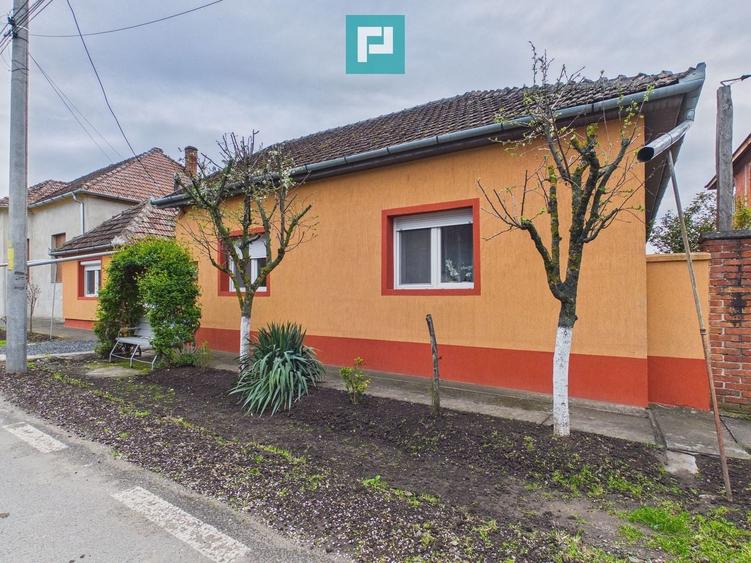 Casă 2 corpuri și 5 camere ultracentral în Curtici - 1